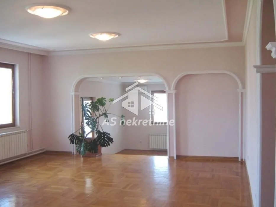 Izdavanje, stan, 200m², Savski Venac, Beograd