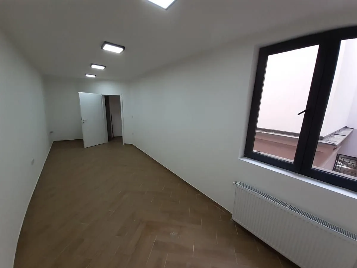 Rent, office space, 90m², Centar, Niš