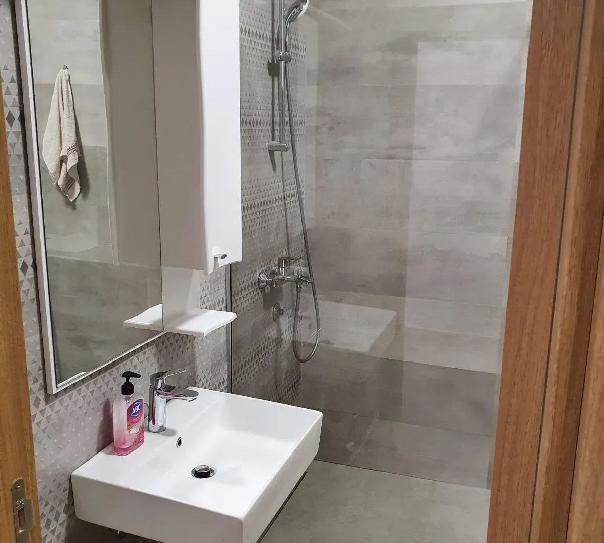Izdavanje, jednosoban stan, 54m², Zabjelo, Podgorica