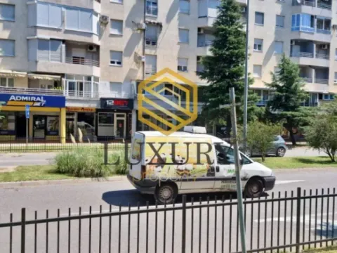 Rent, office space, 90m², Stari Aerodrom, Podgorica - image 6