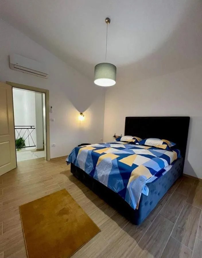 Rent, four bedroom apartment, 240m², Kotor, Crna Gora