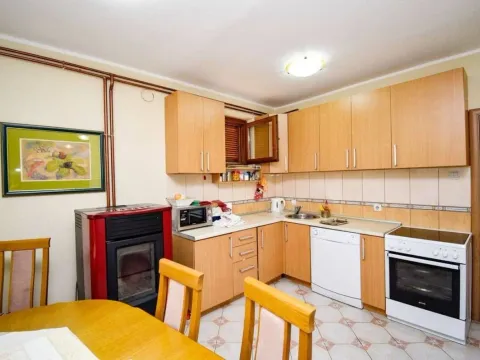 Prodaja, kuća, 250m², Donja Gorica, Podgorica - image 4