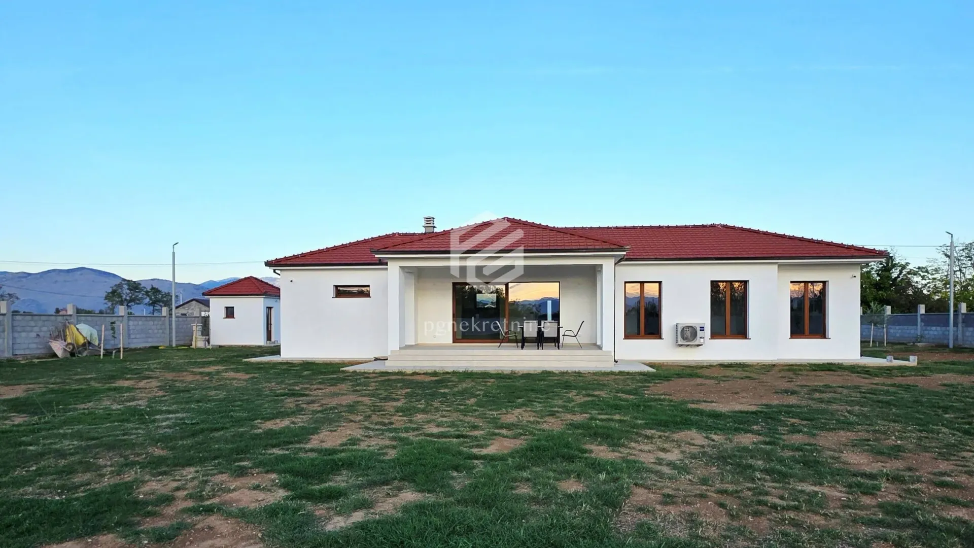 Izdavanje, kuća, 190m², Golubac, Srbija