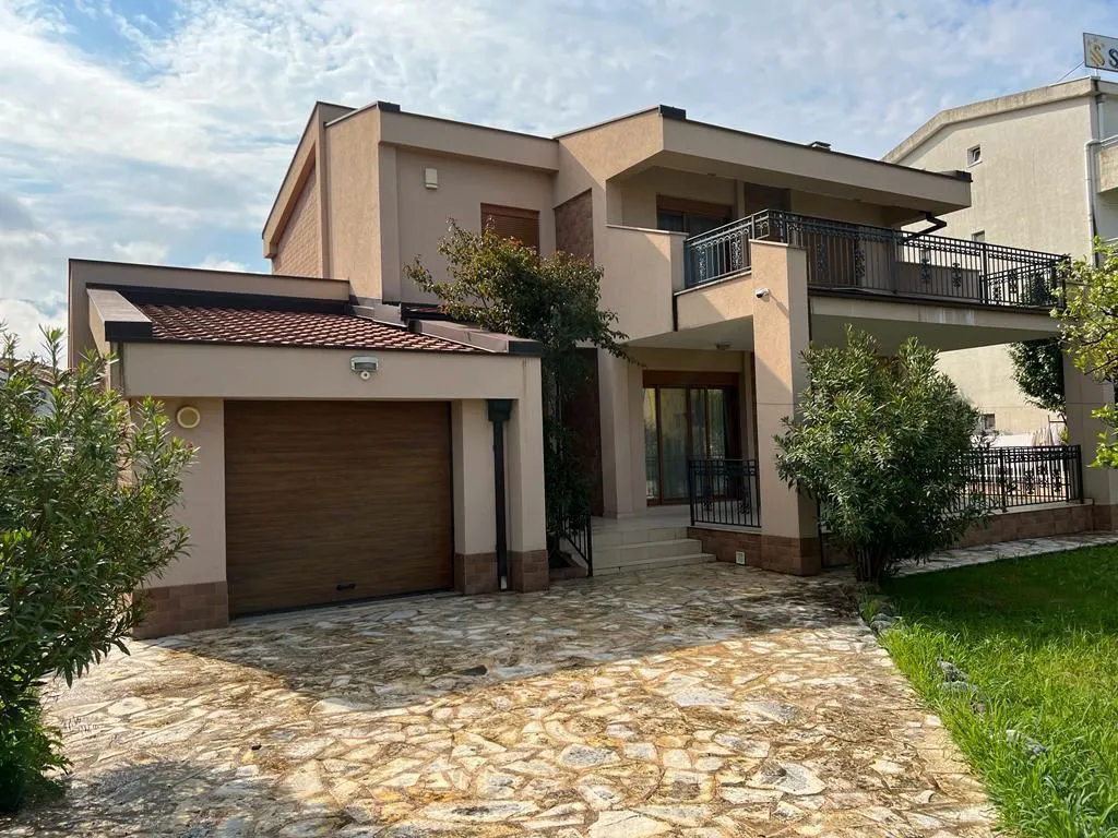 Sale, house, 270m², Centar, Bar