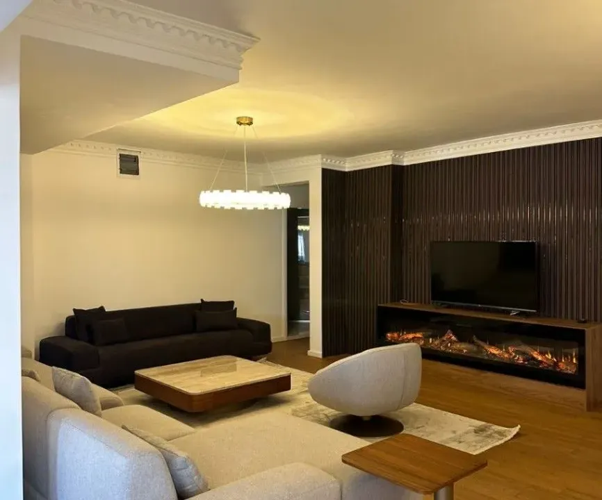 Izdavanje, četvorosoban stan, 267m², Stari Aerodrom, Podgorica