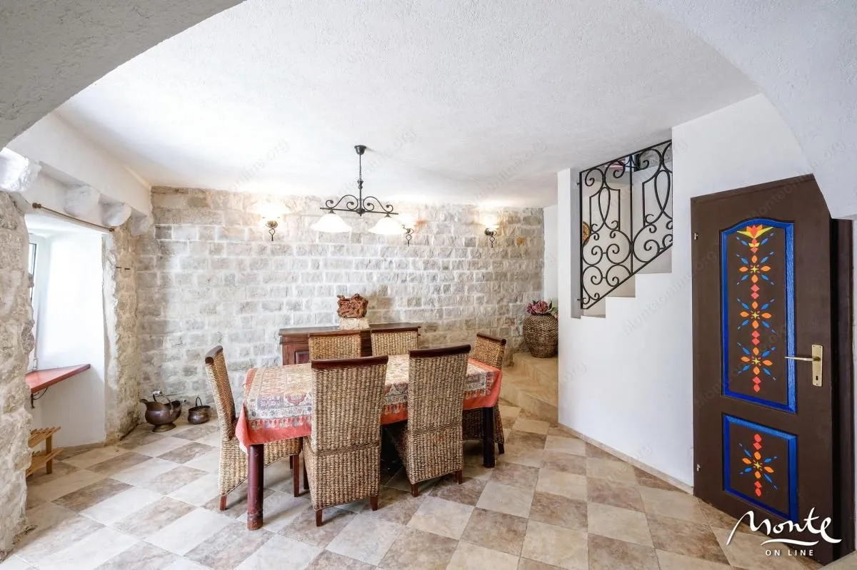 Sale, three bedroom apartment, 80m², Prčanj, Kotor