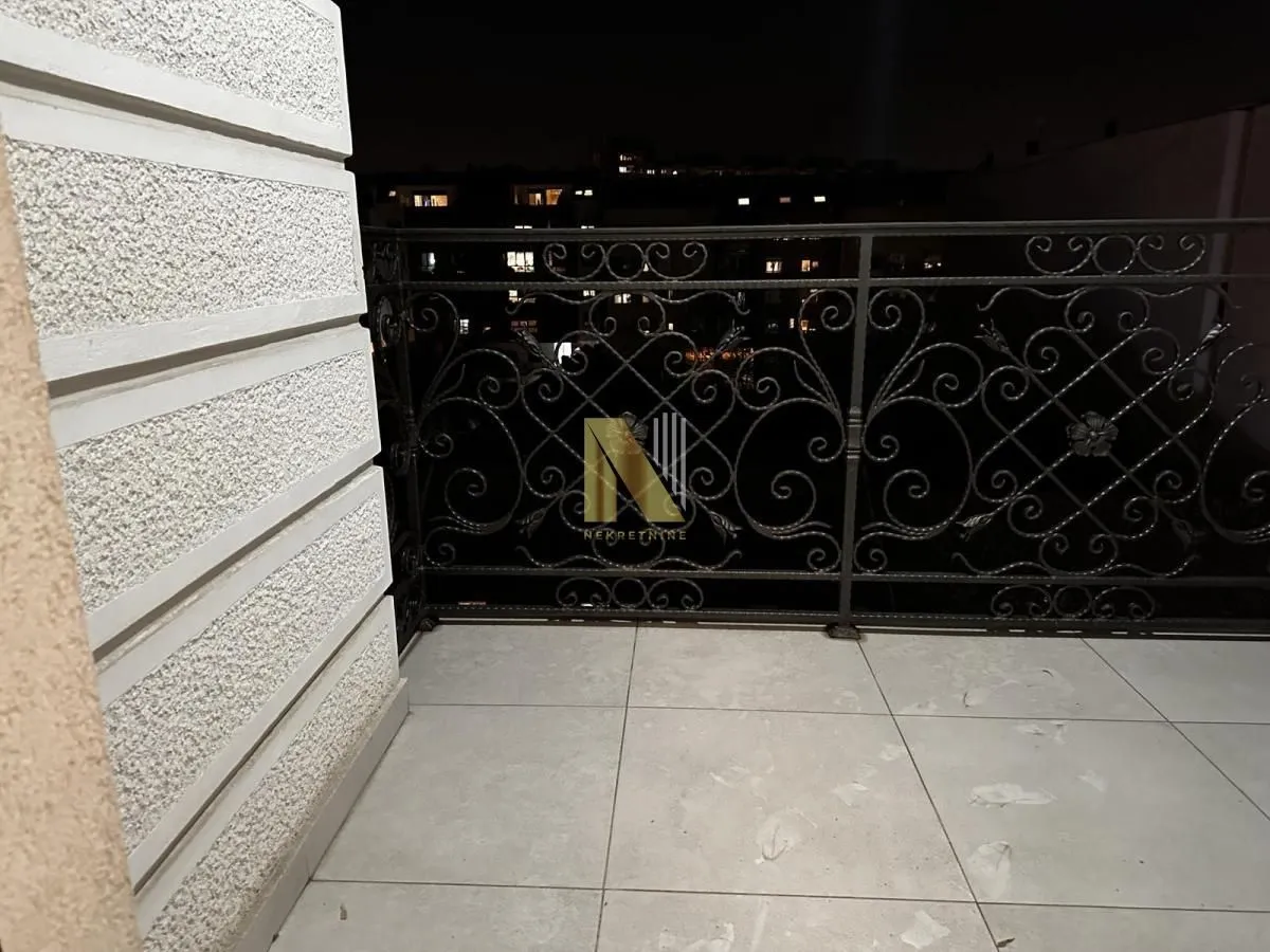 Izdavanje, četvorosoban stan, 116m², Socijalno, Novi Sad Sve Podlokacije
