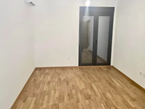 Rent, one bedroom apartment, 40m², Tološi, Podgorica - image 4