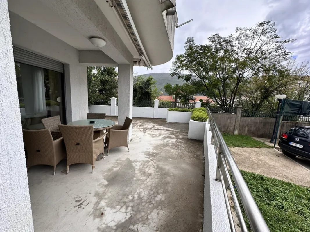 Prodaja, dvosoban stan, 73m², Đenovići, Herceg Novi