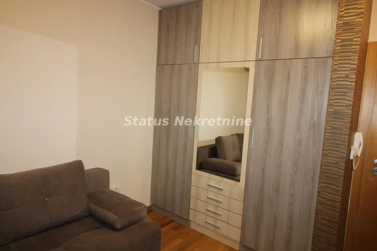 Izdavanje, garsonjera, 24m², Centar, Novi Sad