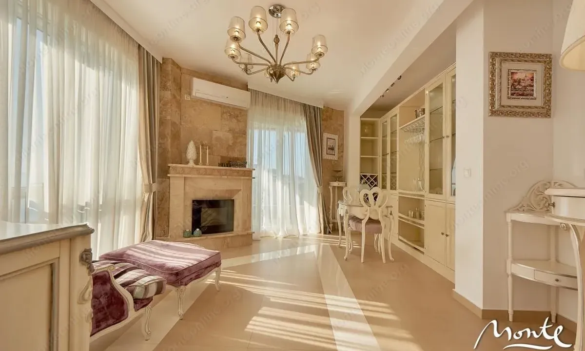 Prodaja, trosoban stan, 150m², Bečići, Budva