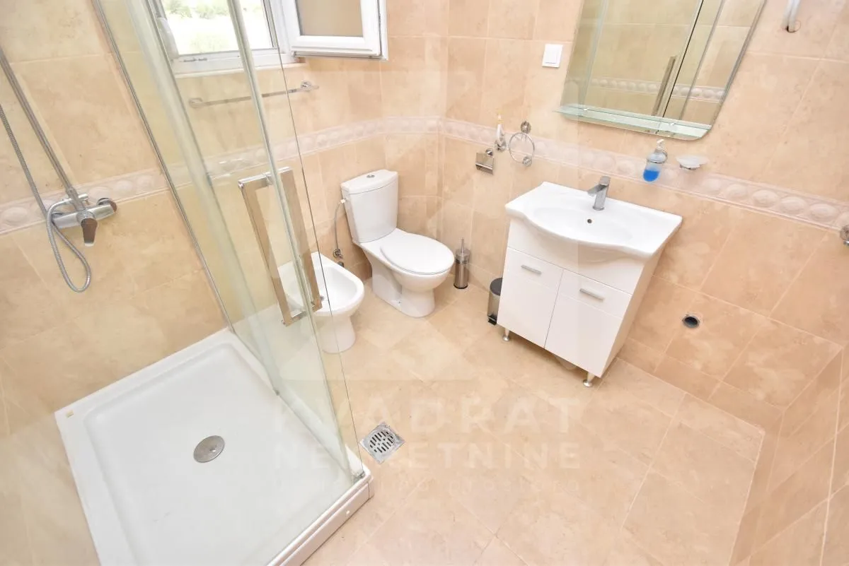 Rent, house, 200m², Botun, Podgorica