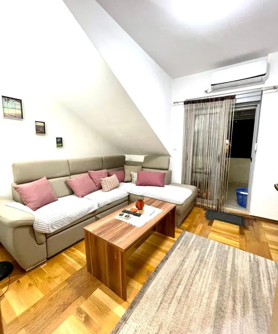 Izdavanje, dvosoban stan, 58m², Momišići, Podgorica
