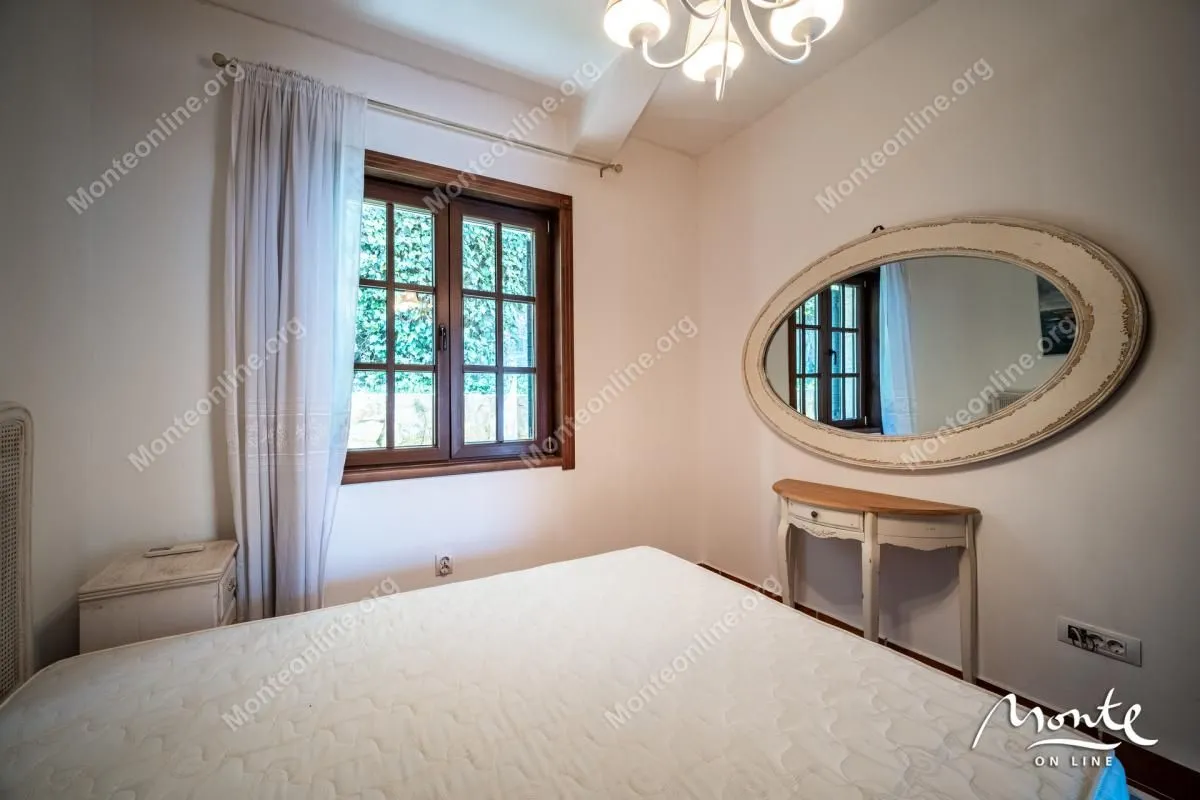 Prodaja, dvosoban stan, 92m², Kostanjica, Kotor