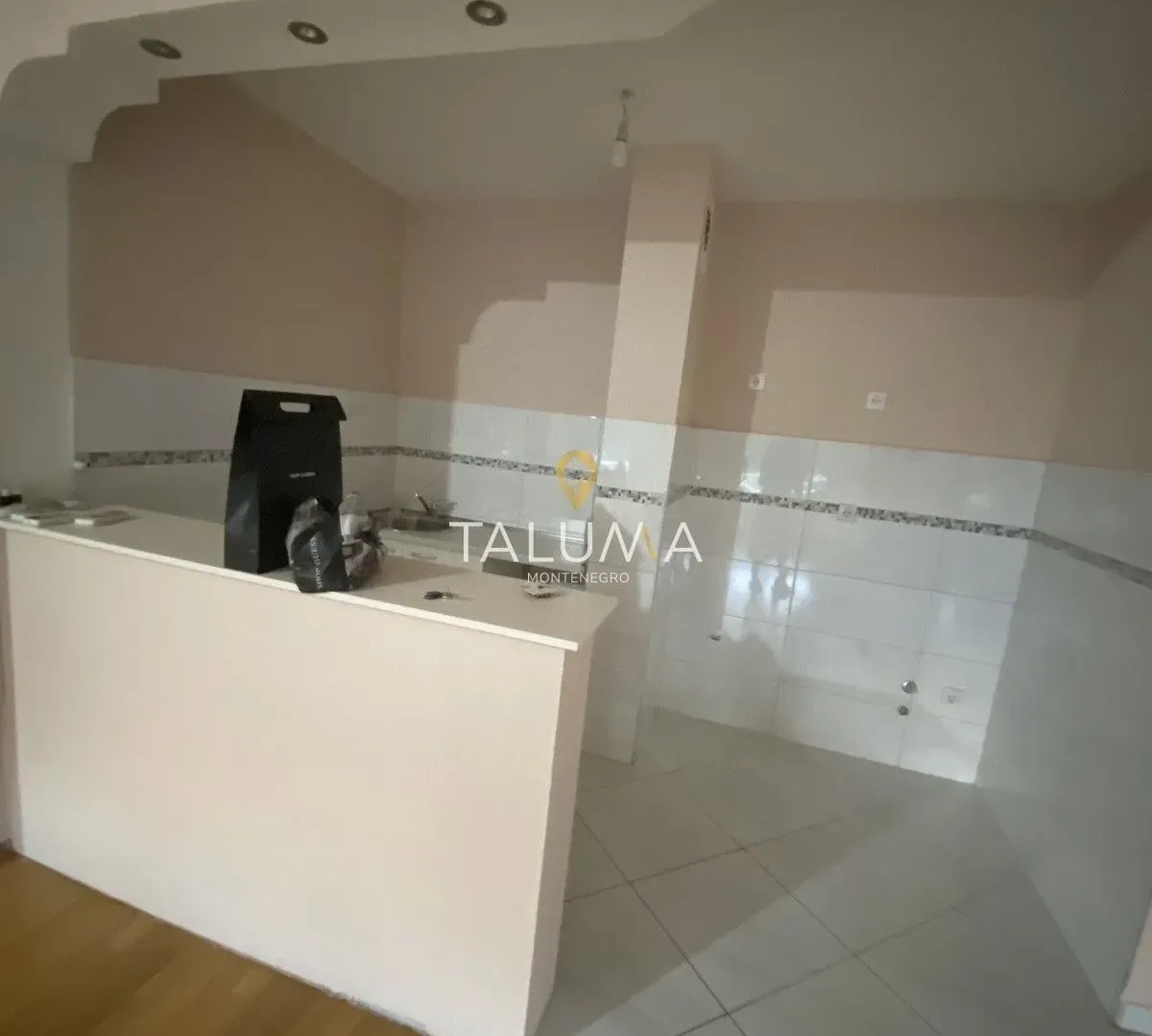 Izdavanje, dvosoban stan, 69m², Zabjelo, Podgorica