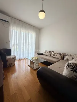 Rent, one bedroom apartment, 55m², Blok 6, Podgorica - image 2