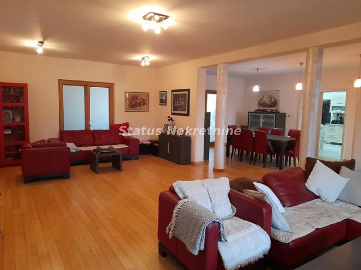 Prodaja, kuća, 440m², Temerin, Novi Sad