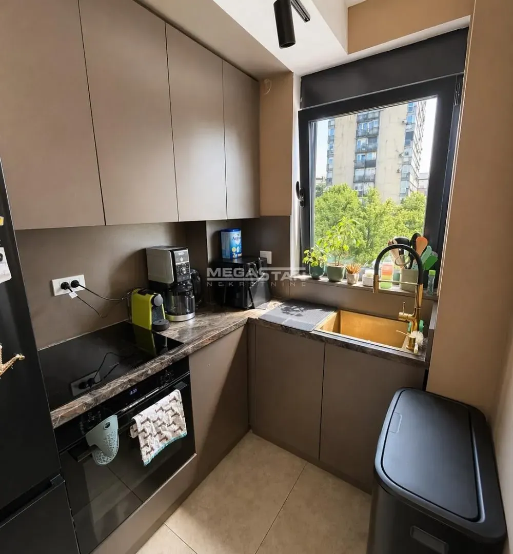 Sale, three bedroom apartment, 69m², Neimar, Vračar Sve Podlokacije