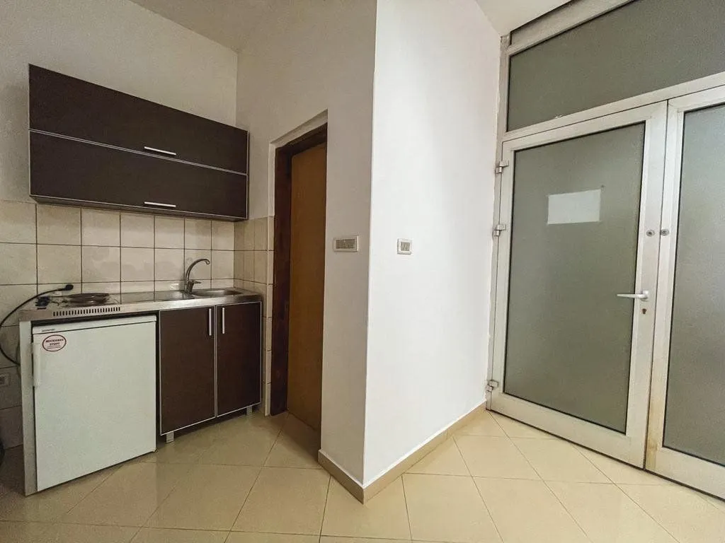 Rent, office space, 50m², Blok 6, Podgorica