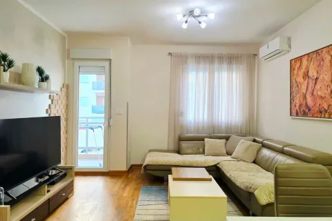 Rent, two bedroom apartment, 65m², City Kvart, Podgorica - image 3
