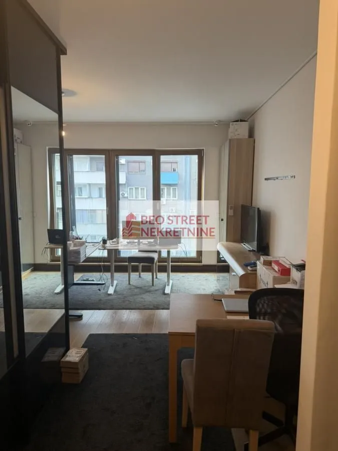 Izdavanje, poslovni prostor, 30m², Savski Venac, Beograd