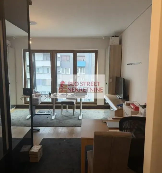 Izdavanje, poslovni prostor, 30m², Savski Venac, Beograd