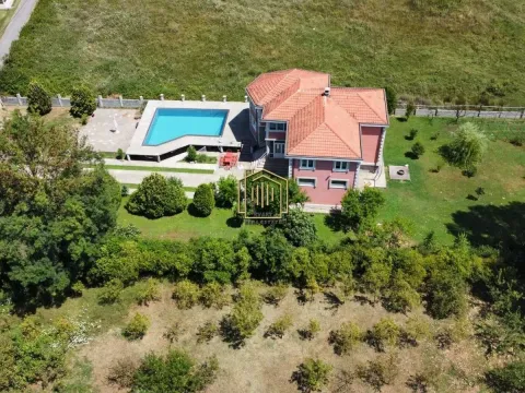 Prodaja, kuća, 340m², Jastreb, Danilovgrad - image 4