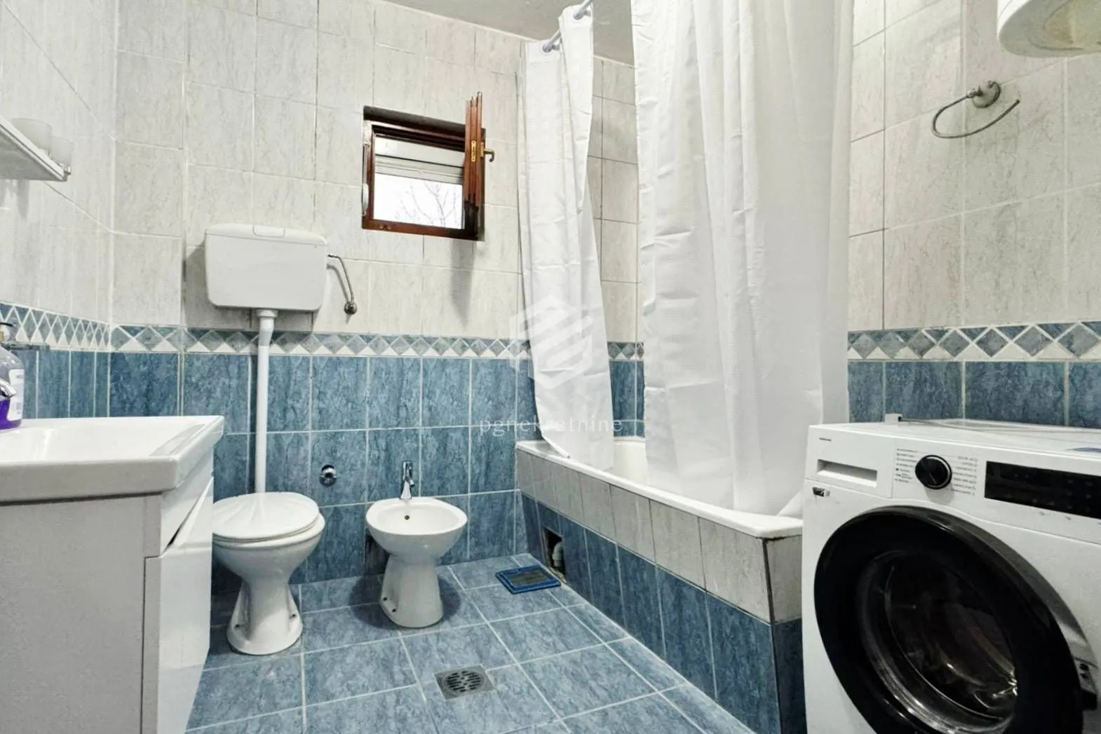 Izdavanje, trosoban stan, 110m², Masline, Podgorica