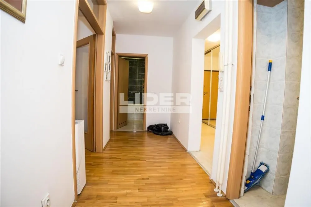 Prodaja, trosoban stan, 69m², Čukarica, Beograd