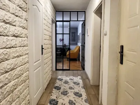 Izdavanje, trosoban stan, 100m², Blok 5, Podgorica - image 3