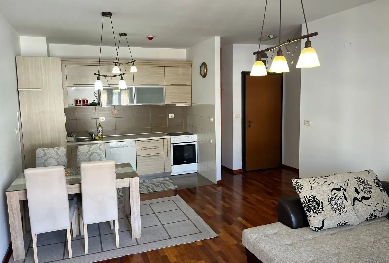 Izdavanje, jednosoban stan, 57m², City Kvart, Podgorica