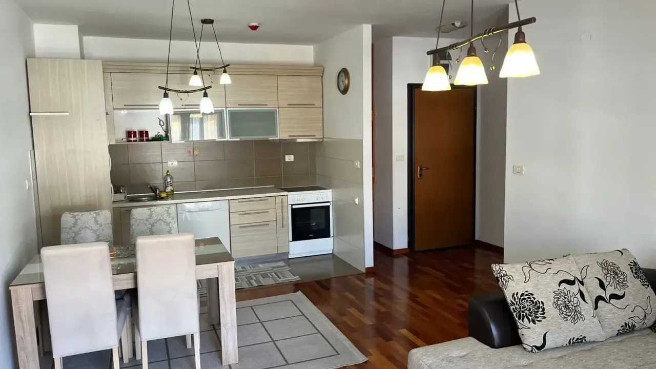 Izdavanje, jednosoban stan, 57m², City Kvart, Podgorica