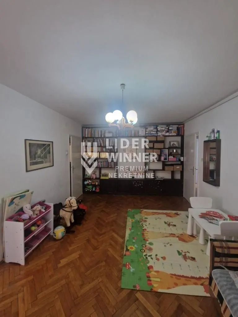 Prodaja, trosoban stan, 77m², Čubura, Beograd