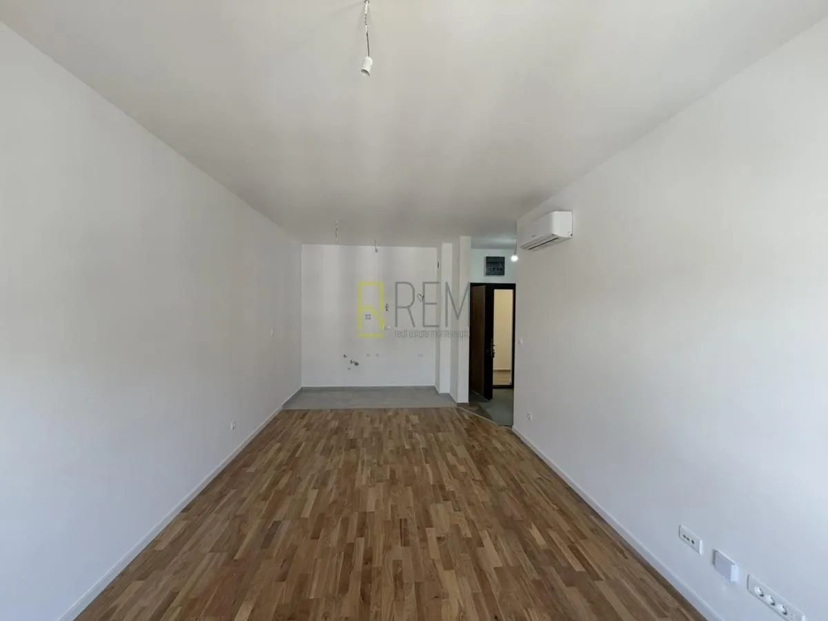 Izdavanje, jednosoban stan, 45m², Tološi, Podgorica
