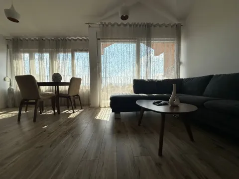 Izdavanje, jednosoban stan, 40m², Centar, Tivat - image 3
