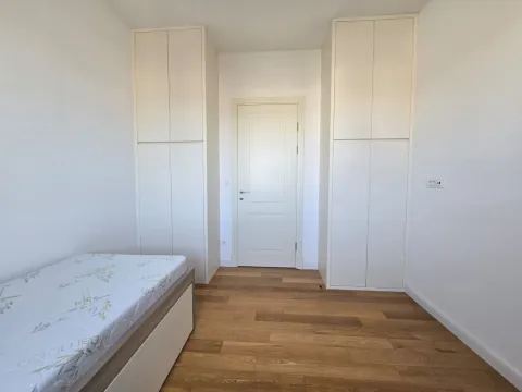 Izdavanje, trosoban stan, 95m², City Kvart, Podgorica - image 11