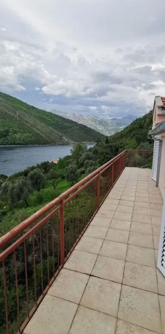 Rent, two bedroom apartment, 81m², Lepetani, Tivat