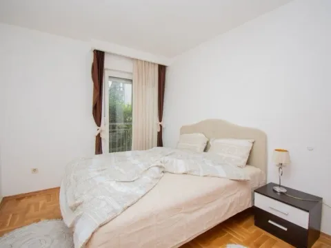 Izdavanje, trosoban stan, 80m², Dalmatinska ulica, Podgorica - image 2