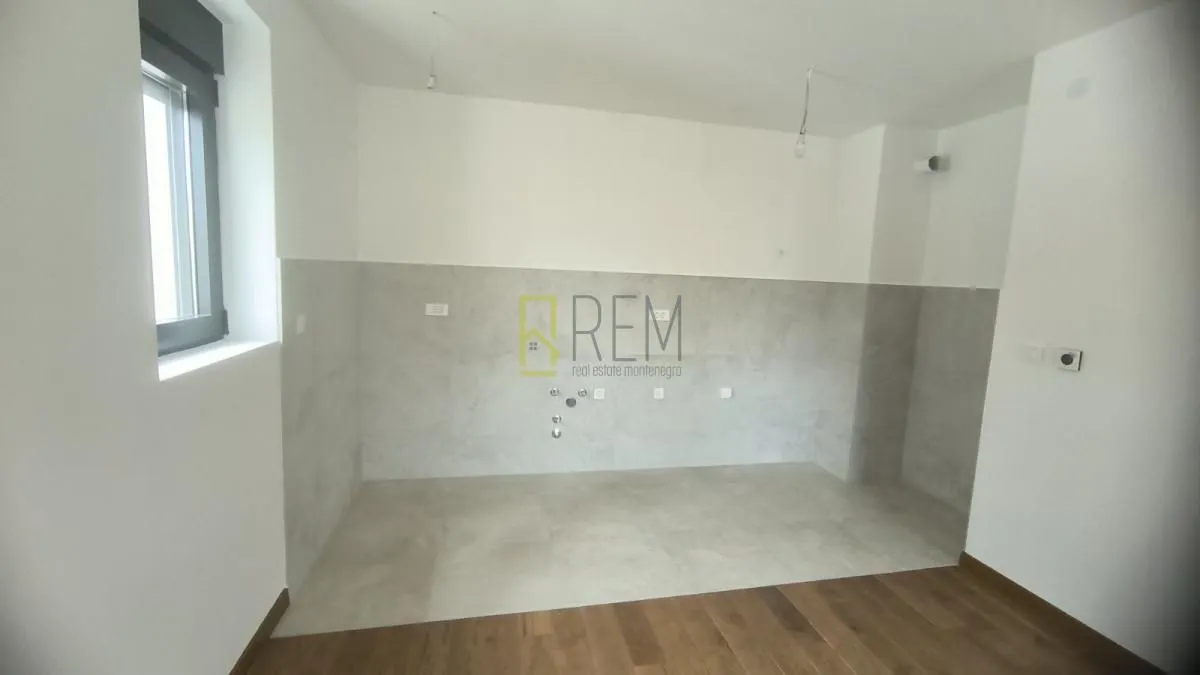 Prodaja, trosoban stan, 110m², Tološka šuma, Podgorica