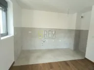 Prodaja, trosoban stan, 110m², Tološka šuma, Podgorica - image 9