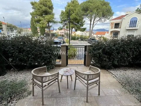 Sale, studio apartment, 39m², Tivat, Crna Gora - image 2