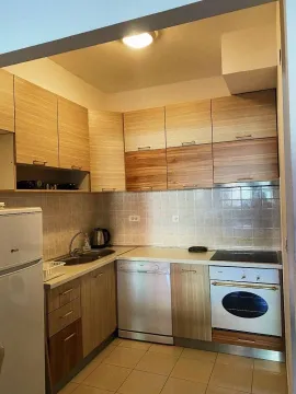Izdavanje, trosoban stan, 110m², City Kvart, Podgorica - image 11