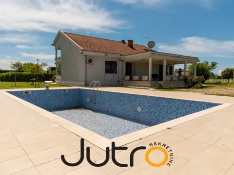 Izdavanje, kuća, 320m², Donja Gorica, Podgorica - image 10