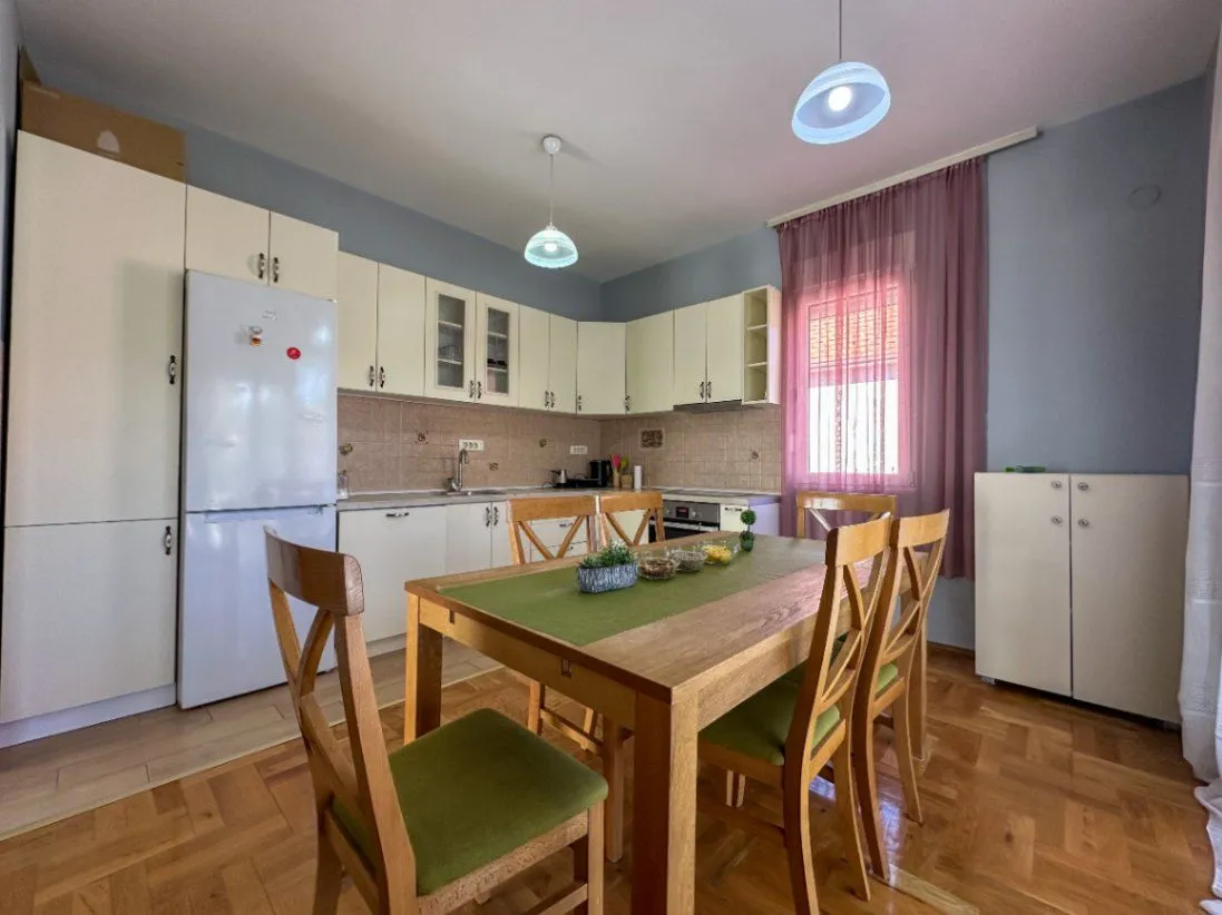 Izdavanje, kuća, 120m², Tološi, Podgorica