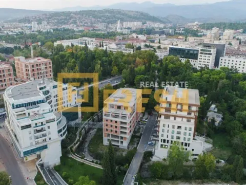 Prodaja, trosoban stan, 114m², Centar, Podgorica - image 2