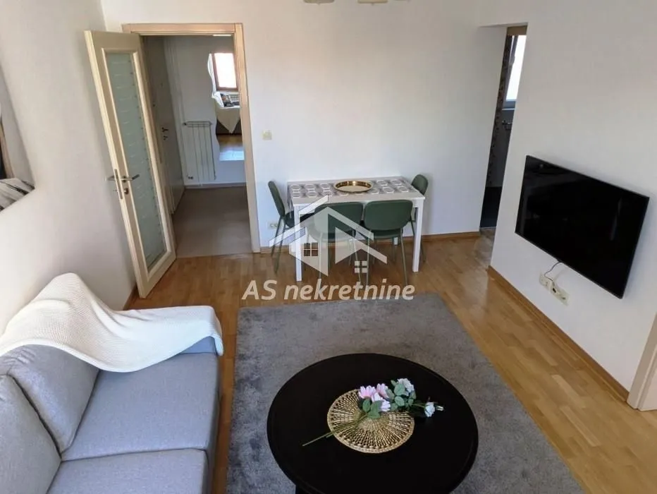 Izdavanje, dvosoban stan, 40m², Stari Grad, Beograd
