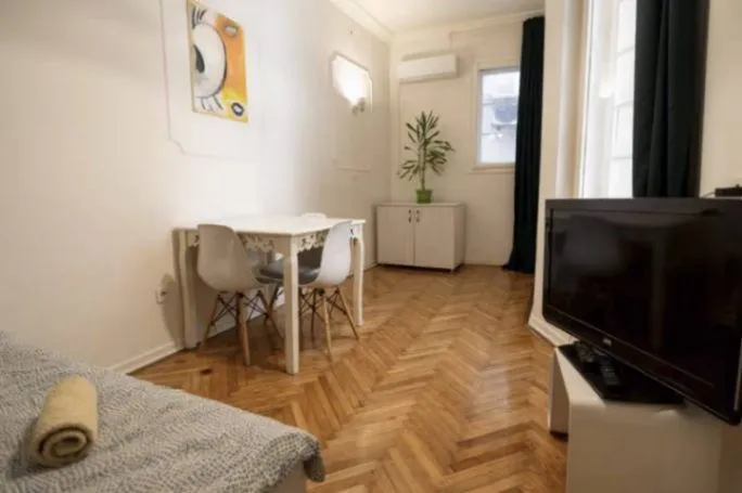 Prodaja, garsonjera, 26m², Stari Grad, Beograd