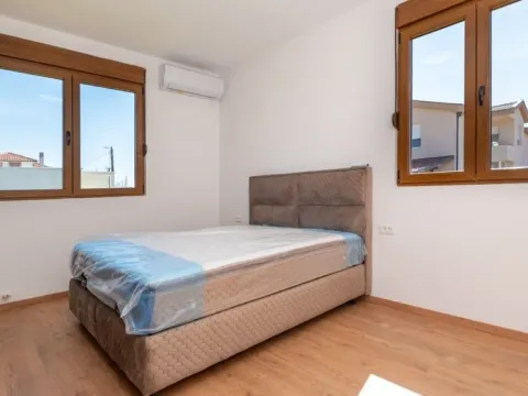 Izdavanje, kuća, 140m², Donja Gorica, Podgorica - image 11