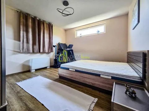 Rent, house, 194m², Tološi, Podgorica - image 30
