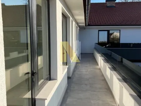 Izdavanje, poslovni prostor, 584m², Centar, Novi Sad - image 28